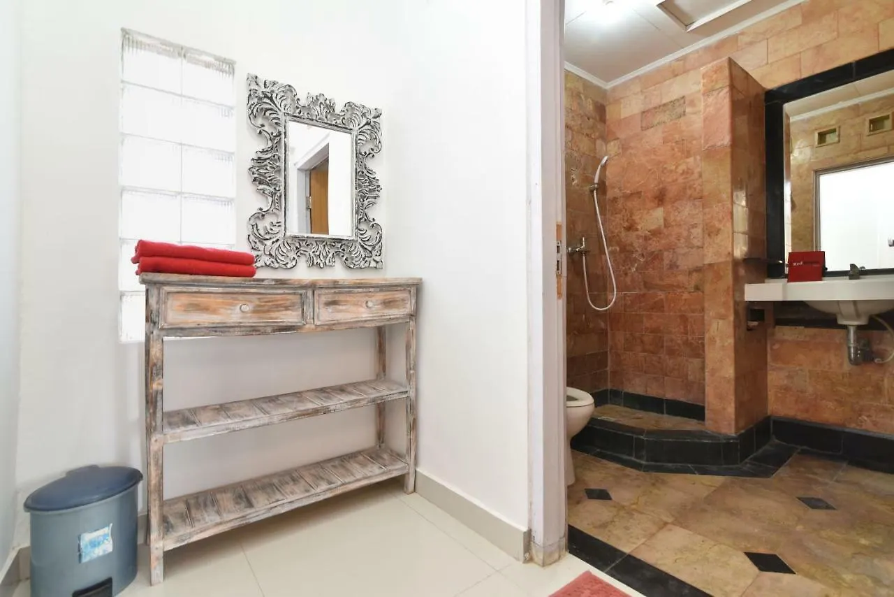 Reddoorz Near Tanjung Benoa Beach Nusa Dua  Guest house